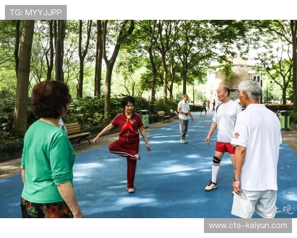 适老化体育服务覆盖银发用户,社区健身参与度提升。 适老化体育服务覆盖银发用户,社区健身参与度提升。